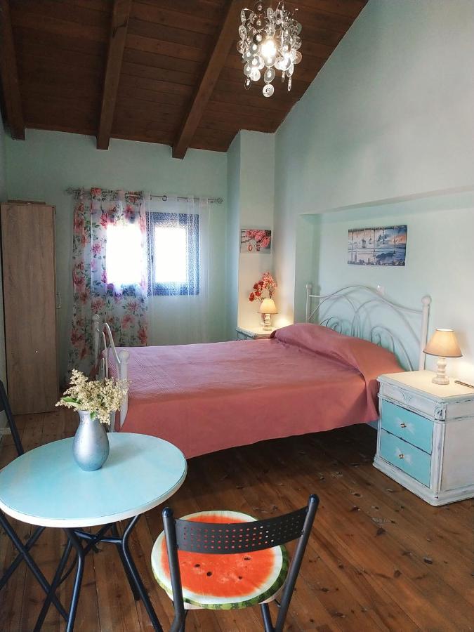 Maria Guesthouse Aliveri Exterior photo